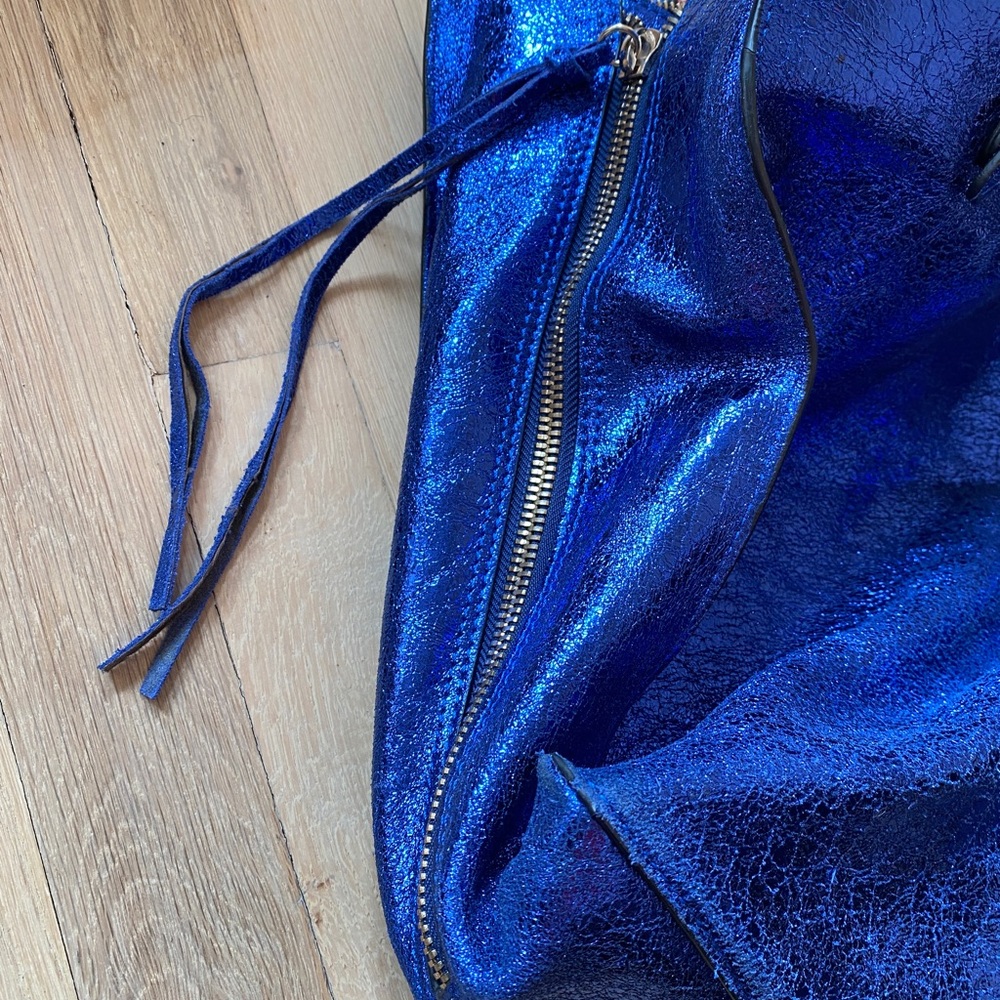 Gorgeous Essentiel Antwerp Blue Purse with Heart Keychain - Picture 7 of 16